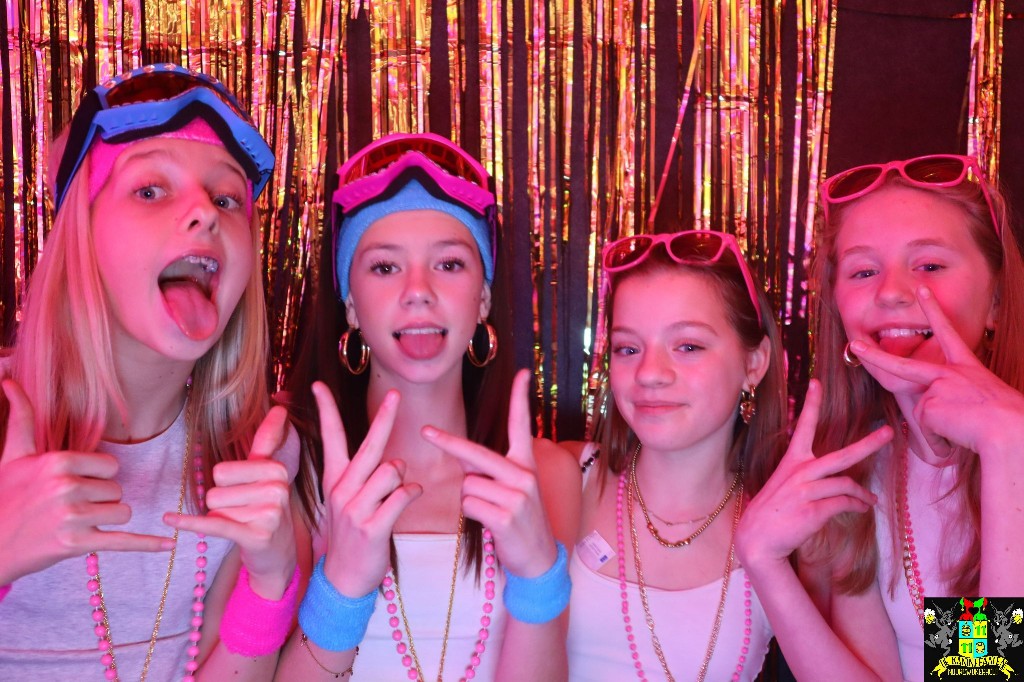 ../Images/Jeugd Opwarmbal Photobooth 250.jpg